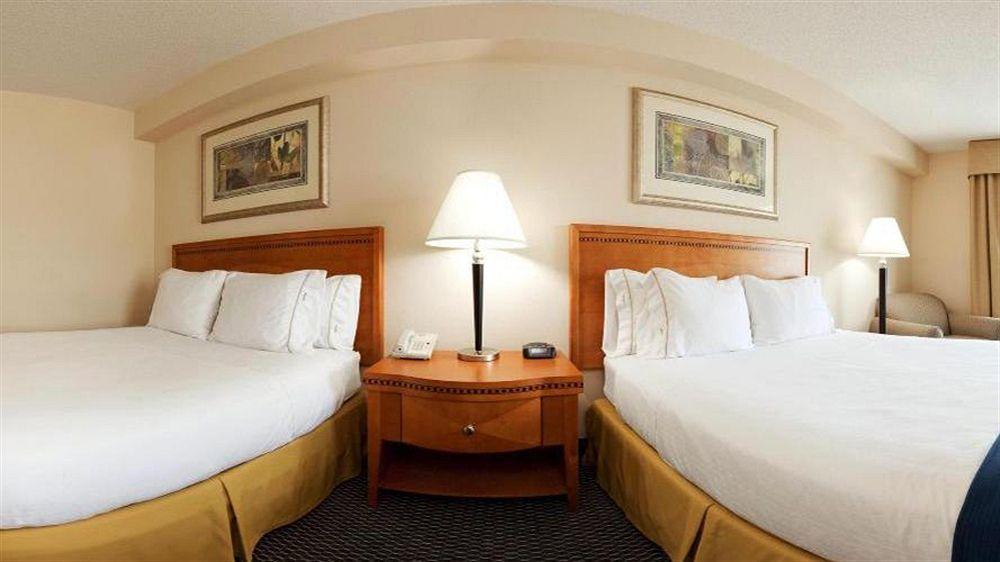 Holiday Inn Express Richmond-Brandermill-Hull Street By Ihg Bagian luar foto