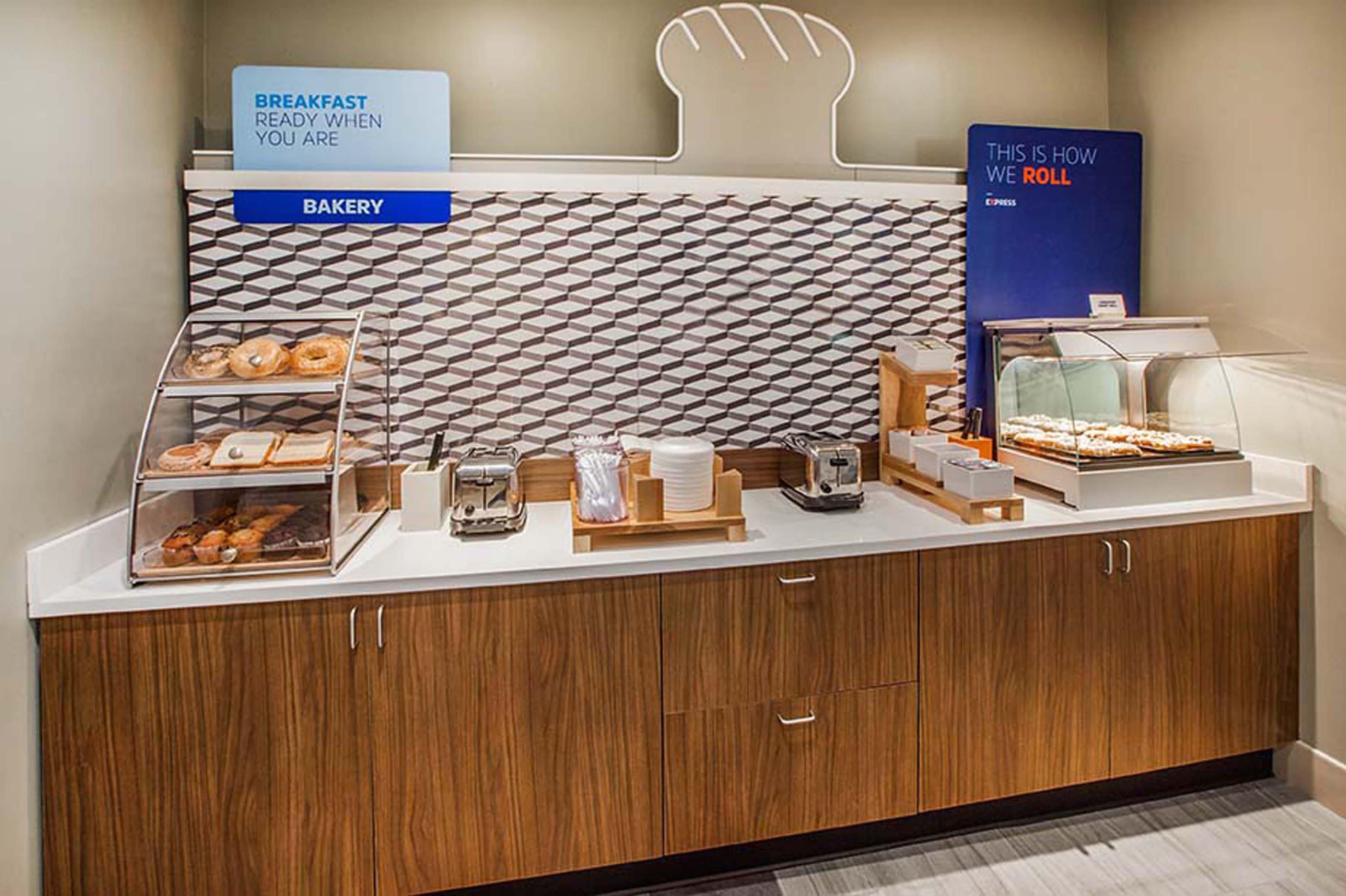 Holiday Inn Express Richmond-Brandermill-Hull Street By Ihg Bagian luar foto